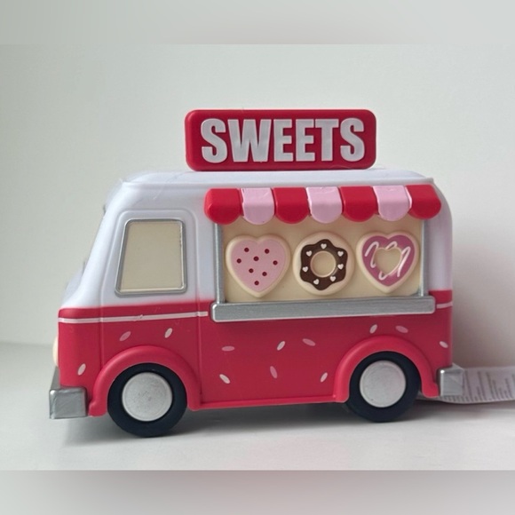 Playground Valentines LED Light Up Telephone Booth & Sweets Car Figural Set - Picture 2 of 10